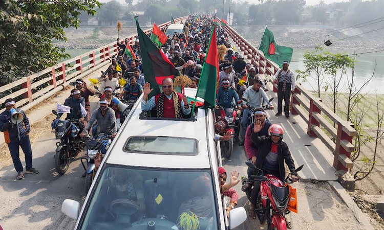 নওগাঁয় বিএনপির মোটরসাইকেল শোভাযাত্রা 