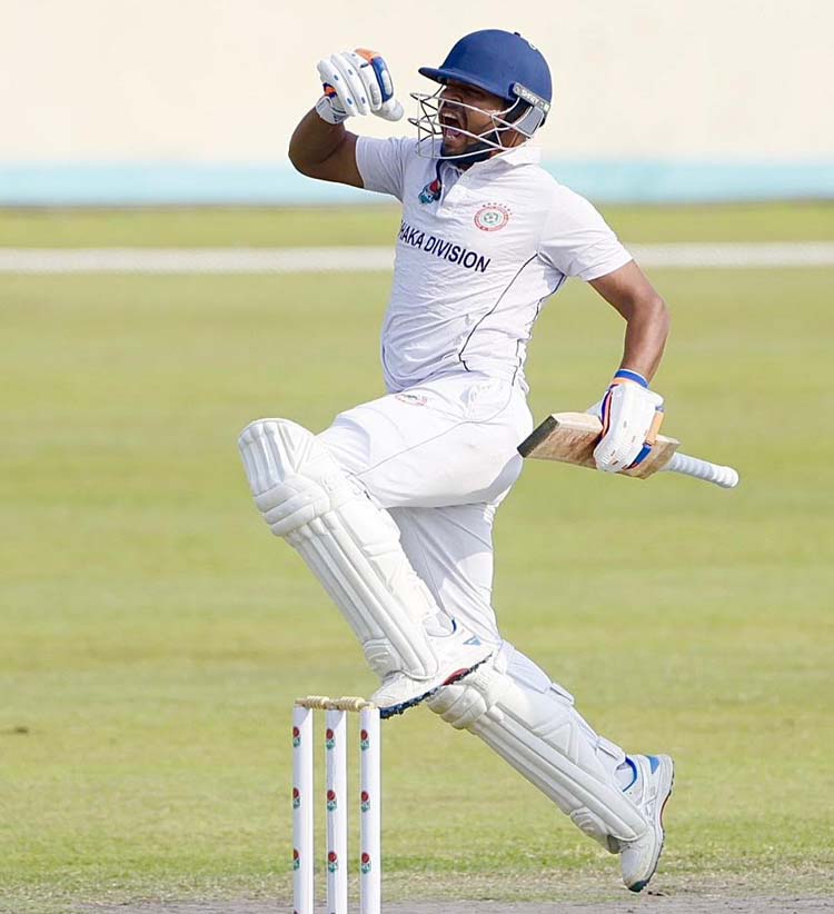 আনিসুল-মার্শালের সেঞ্চুরিতে প্রথম দিন ঢাকার