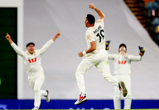 ইনিংস হারের শঙ্কায় ইংল্যান্ড