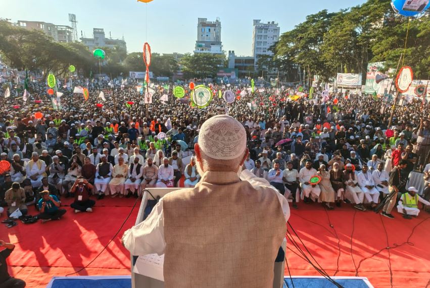 শনিবার সিলেট সরকারি আলিয়া মাদ্রাসা মাঠে আট দলের বিভাগীয় সমাবেশে বক্তব্য দেন জামায়াত আমির ডা. শফিকুর রহমান। ছবি : বাসস