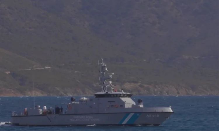 গ্রিসের উপকূলে নৌকা থেকে ১৭ অভিবাসীর লাশ উদ্ধার : কোস্টগার্ড