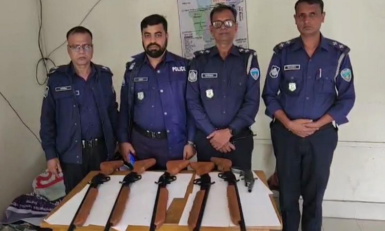 লক্ষ্মীপুরে ৫টি রাইফেল ও একটি এলজি উদ্ধার