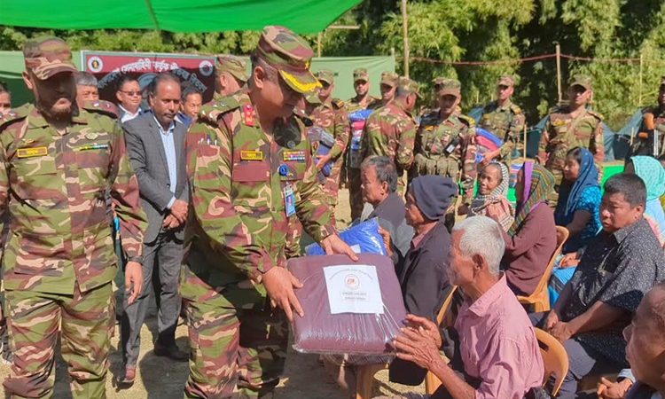 রাঙ্গামাটিতে সেনাবাহিনীর শীতবস্ত্র বিতরণ ও শিক্ষা প্রতিষ্ঠানে অনুদান  প্রদান