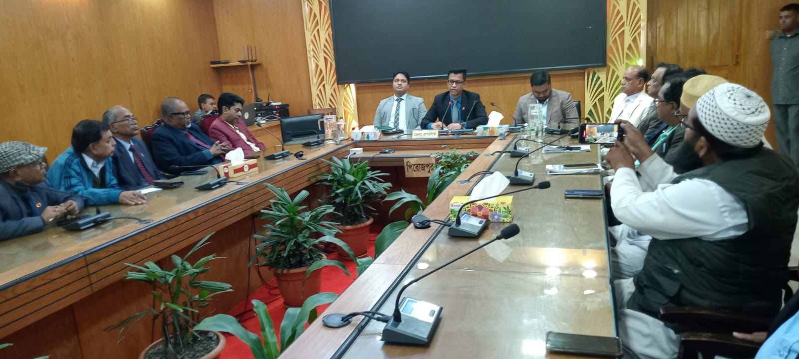 পিরোজপুরে সাংবাদিকদের সঙ্গে জেলা প্রশাসকের মতবিনিময়