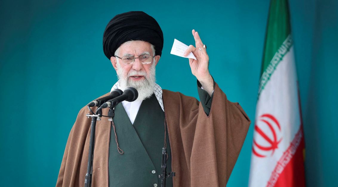 ট্রাম্পের অভিবাসন নীতির কারণে অর্ধ-শতাধিক নাগরিক ফিরছে : ইরান