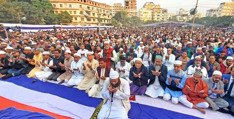 বেগম জিয়ার সুস্থতা কামনায় বগুড়ায় বিএনপির গণ দোয়ায় নেতাকর্মীদের ঢল