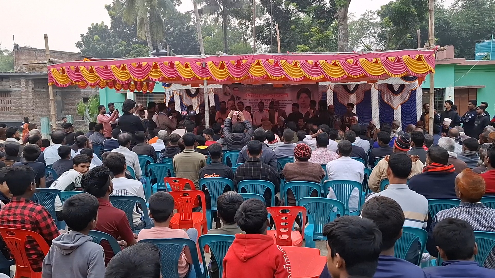 ঝিনাইদহে বেগম খালেদা জিয়ার সুস্থতা কামনায় খাবার বিতরণ ও দোয়া মাহফিল