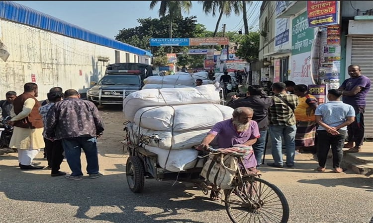 বগুড়ায় ২৬ হাজার কেজি নিষিদ্ধ পলিথিন জব্দ