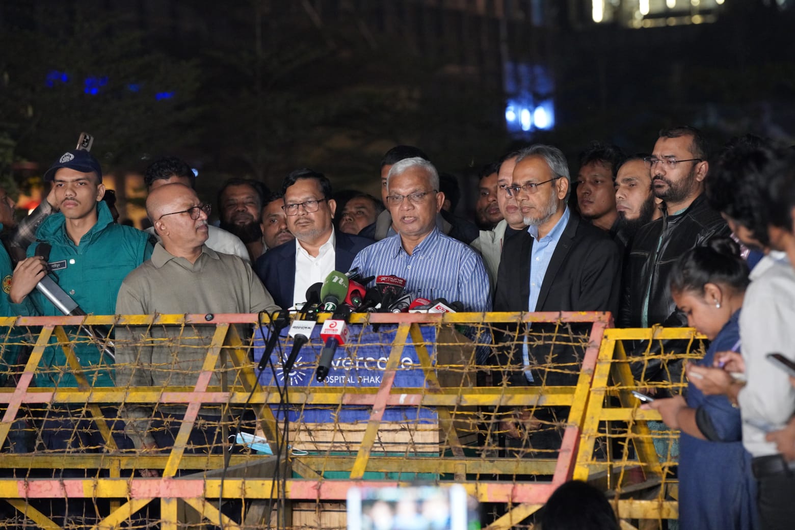 খালেদা জিয়ার সর্বোত্তম চিকিৎসা চলছে, প্রয়োজনে বিদেশ নেওয়া হতে পারে : ডা. জাহিদ