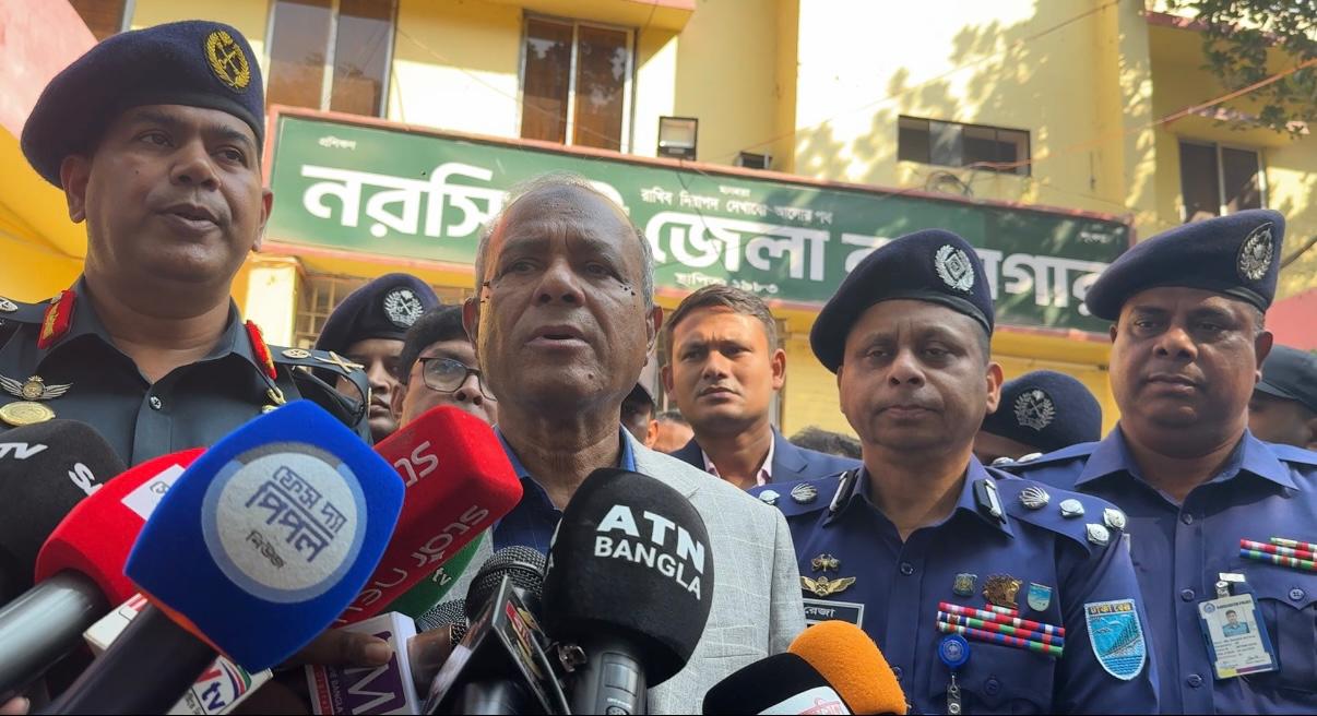 রায়পুরার সংঘাত বন্ধে কম্বিং অপারেশন করা হবে: স্বরাষ্ট উপদেষ্টা