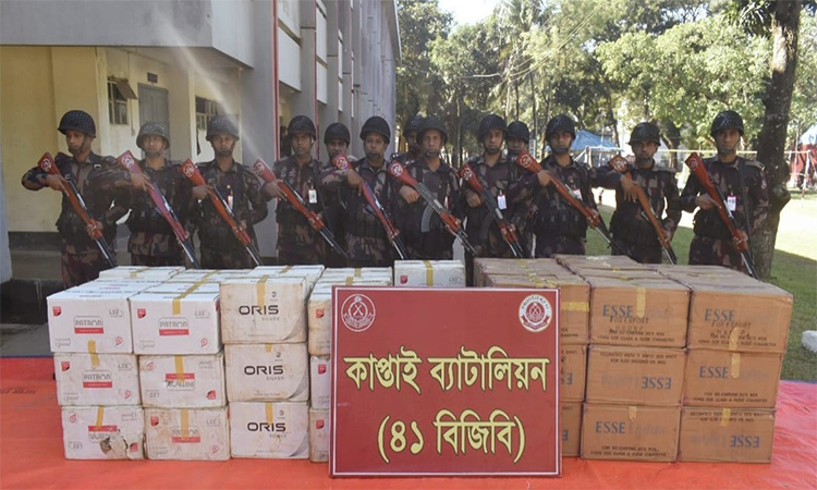 রাঙ্গামাটিতে বিপুল পরিমাণ ভারতীয় সিগারেট আটক