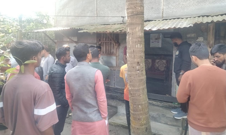 নলছিটিতে ওসমান হাদির গ্রামের বাড়িতে চুরি