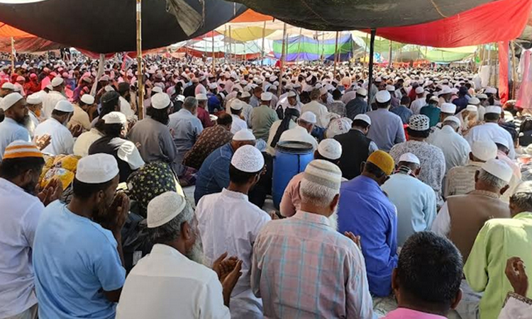 ফেনীতে শেষ হলো বিভাগীয় ইজতেমা ‘আমিন,আমিন ধ্বনিতে মুখরিত ময়দান’