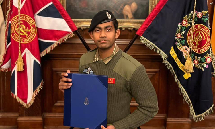 বাংলাদেশি রিফাতের রয়্যাল মিলিটারি একাডেমির আন্তর্জাতিক অ্যাওয়ার্ড লাভ