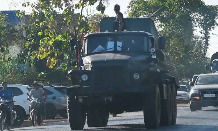 থাইল্যান্ডের সঙ্গে সীমান্ত পারাপার স্থগিত করল কম্বোডিয়া