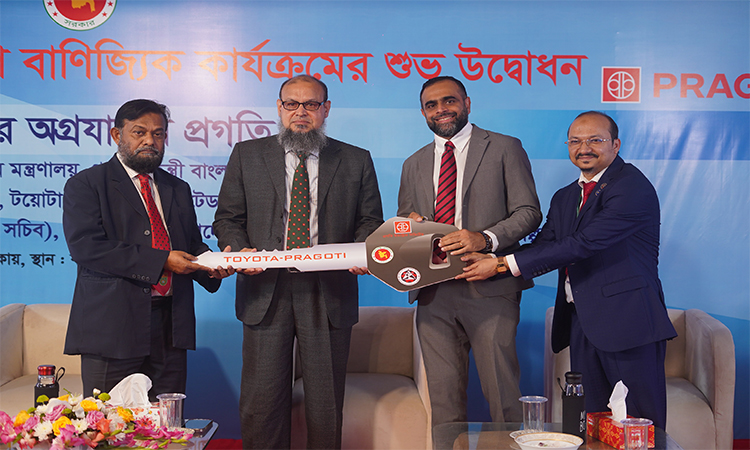 বিশ্বখ্যাত জাপানি টয়োটা হায়েস এখন প্রগতিতে