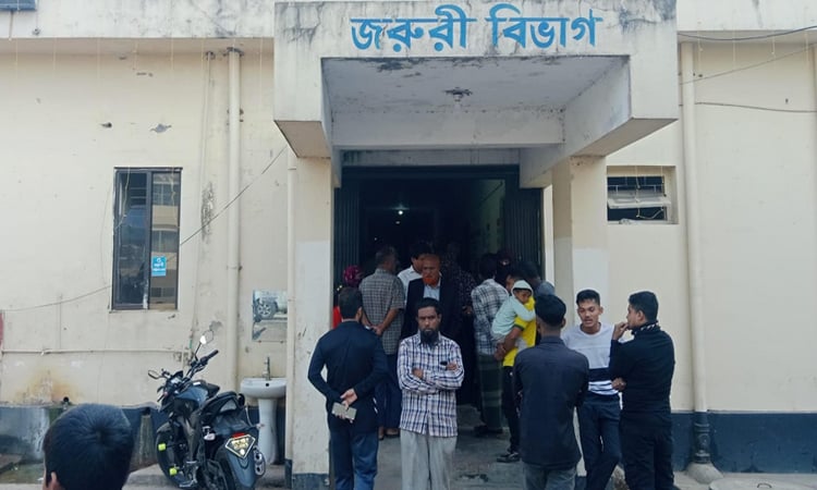 ঝালকাঠিতে ট্রলির ধাক্কায় মোটরসাইকেল আরোহী নারীর মৃত্যু