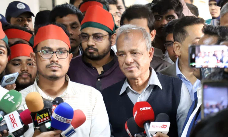 ওসমান হাদির হামলাকারীদের দ্রুত গ্রেফতারের দাবি ডাকসু নেতৃবৃন্দের