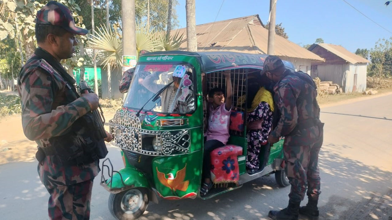 ওসমান হাদির ওপর গুলির ঘটনায় সীমান্তে সতর্ক বিজিবি 