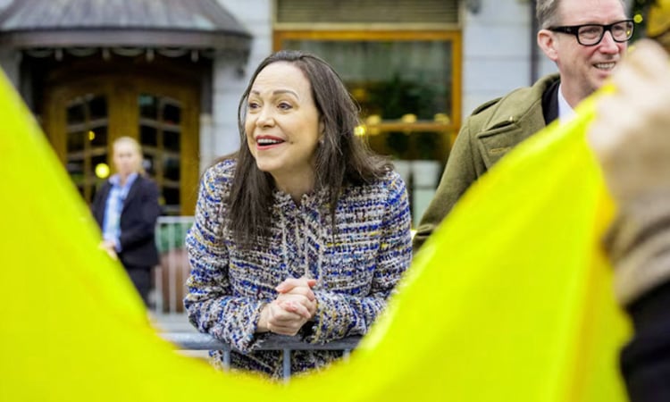 ভেনেজুয়েলা থেকে নরওয়ে যাওয়ার পথে আহত নোবেলজয়ী মাচাদো