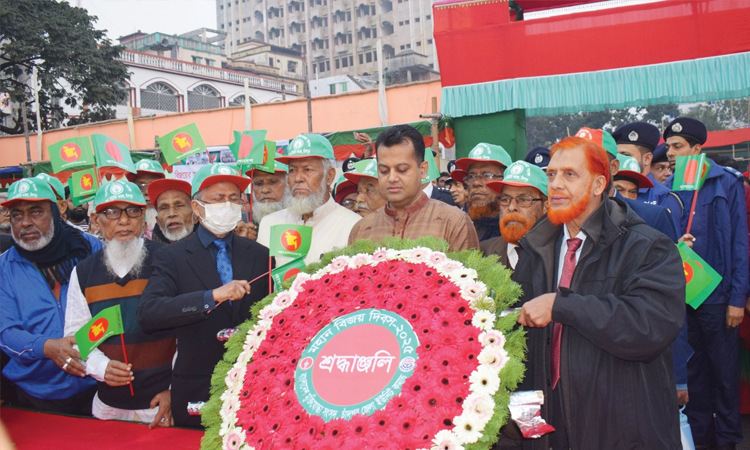 বিজয় দিবসে চাঁদপুরে শহীদদের প্রতি সর্বস্তরের শ্রদ্ধা নিবেদন