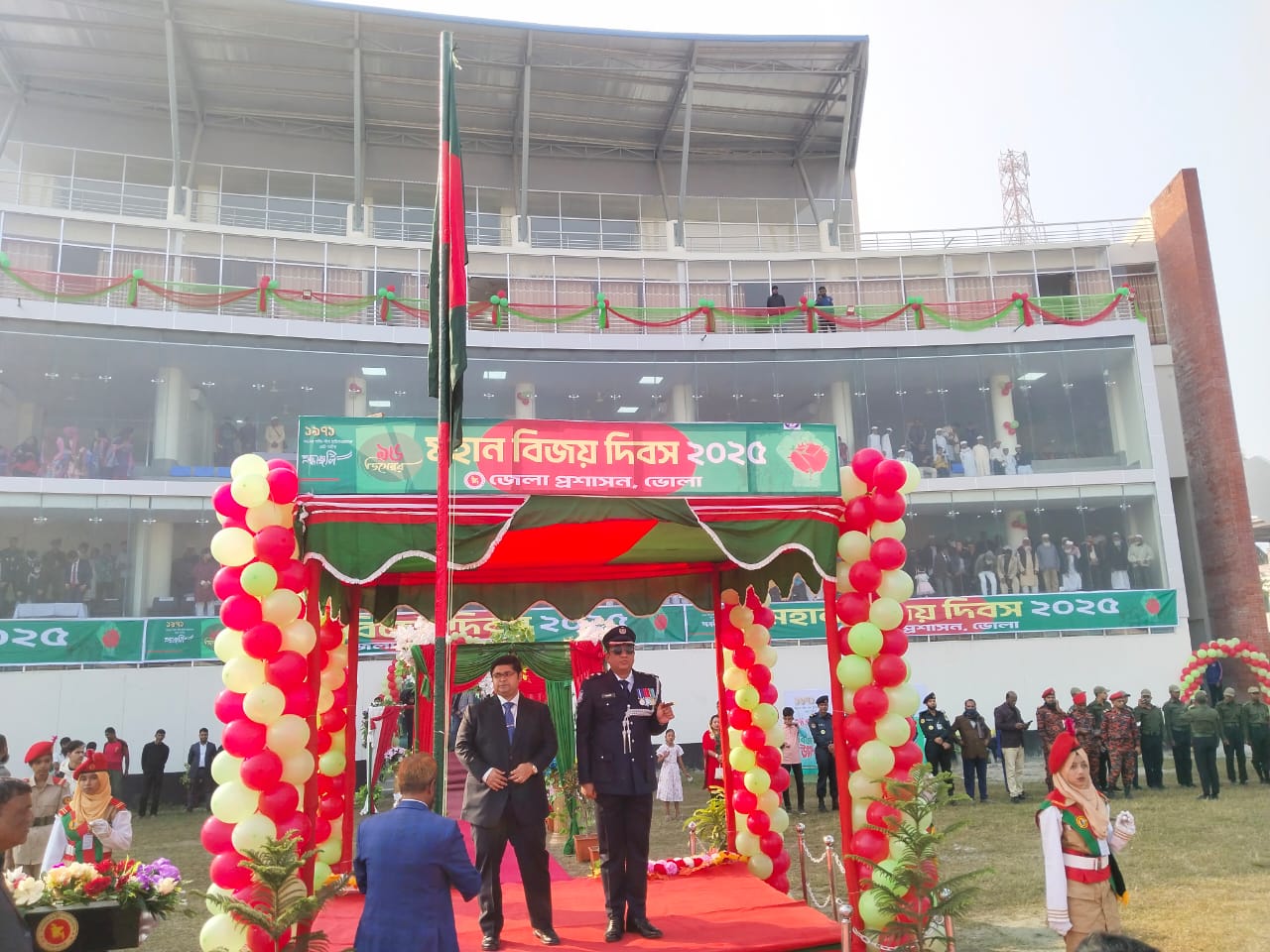 ভোলায় বিজয় দিবসে কুচকাওয়াজ ও ডিসপ্লে প্রদর্শন