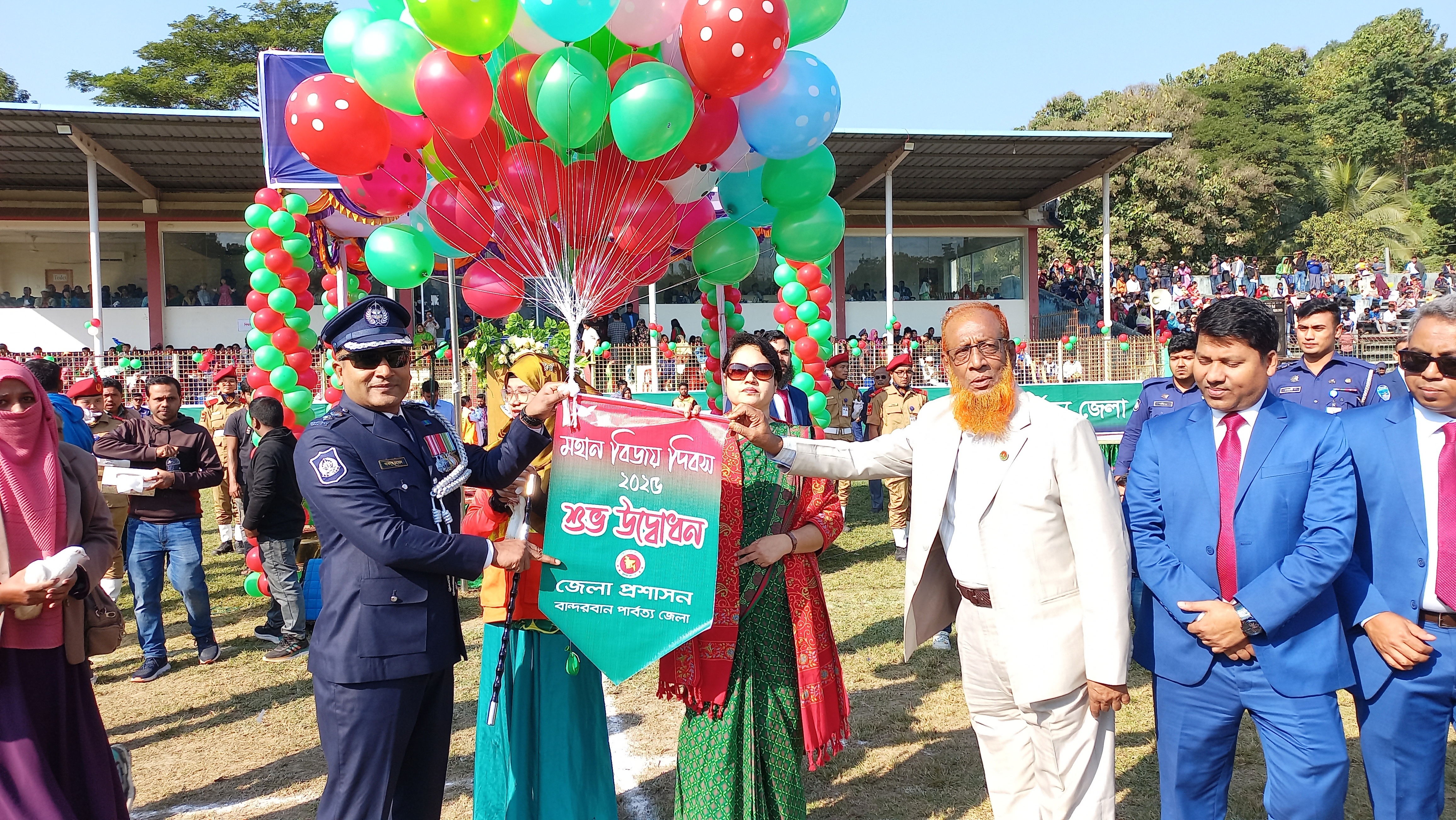 বান্দরবানে বিজয় দিবস উপলক্ষে বিজিবি’র শীতবস্ত্র বিতরণ 