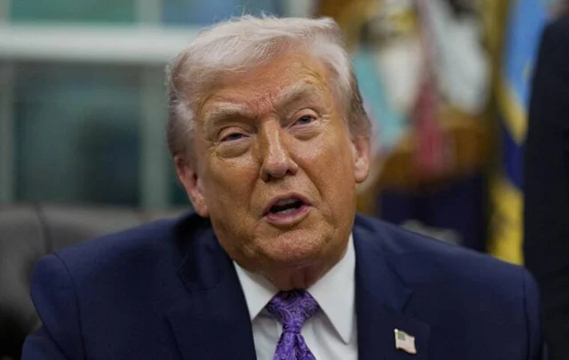 আরও সাতটি দেশ ও ফিলিস্তিনিদের ওপর যুক্তরাষ্ট্রে প্রবেশ নিষেধাজ্ঞা আরোপ ট্রাম্পের