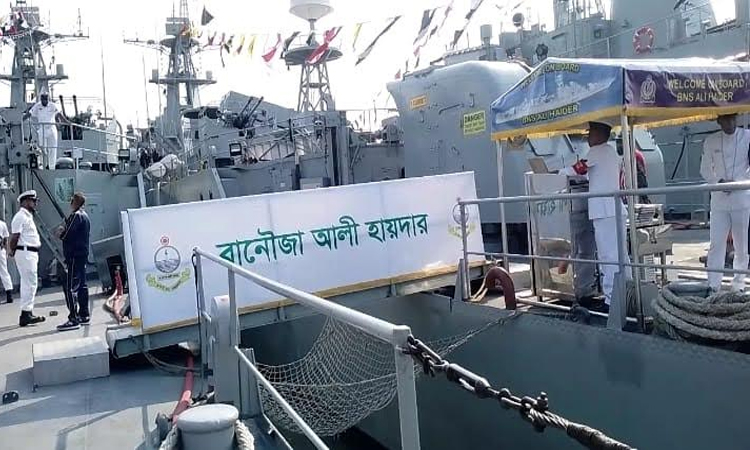 বিজয় দিবসে মোংলায় জনসাধারণের জন্য উন্মুক্ত যুদ্ধ জাহাজ