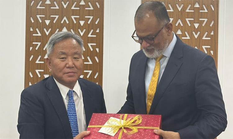 বাণিজ্য উপদেষ্টার সাথে দক্ষিণ কোরিয়ার রাষ্ট্রদূতের বৈঠক অনুষ্ঠিত