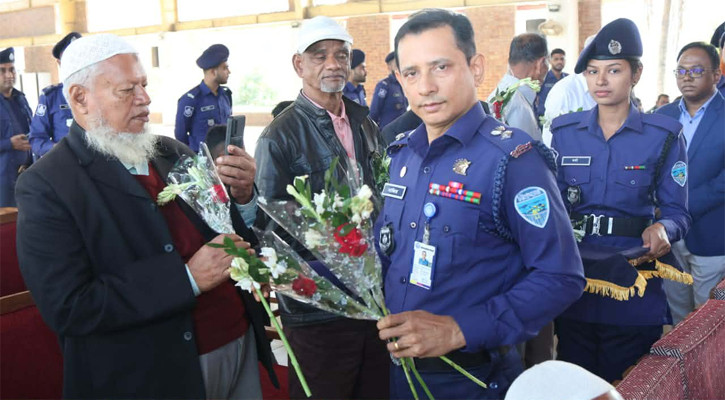 চট্টগ্রামে পুলিশ বীর মুক্তিযোদ্ধা ও শহীদ পরিবারকে সংবর্ধনা