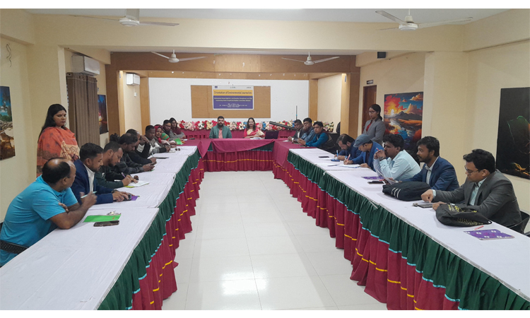 নওগাঁয় জলবায়ু পরিবর্তন ও অবক্ষয়ে সাংবাদিকদের সঙ্গে মতবিনিময়