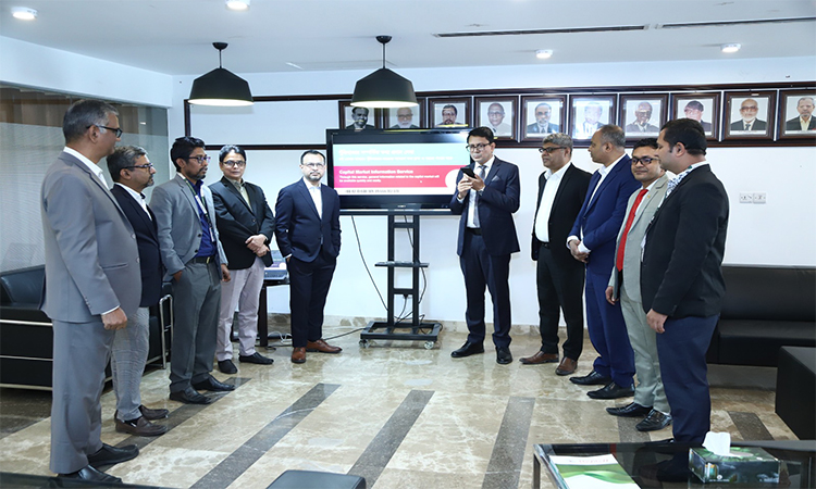 ডিএসইতে ‘ইনফরমেশন হেল্প ডেস্ক’ উদ্বোধন