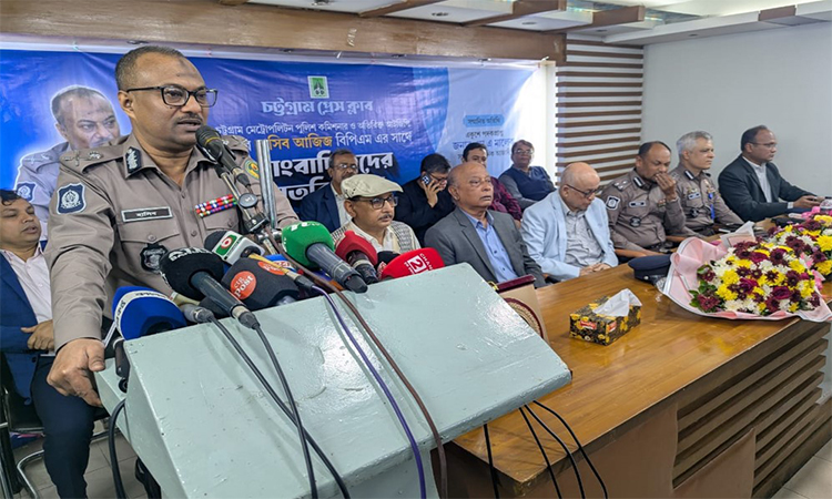 সন্ত্রাসীদের নির্মূলে কঠোর পদক্ষেপ গ্রহণ করা হবে : সিএমপি কমিশনার 