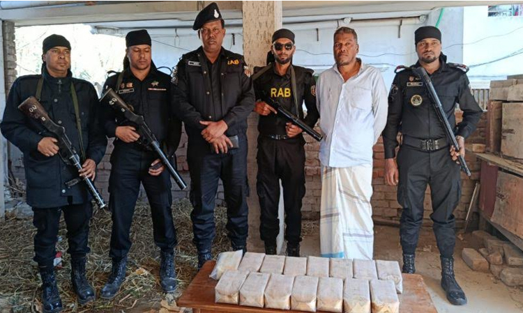 চট্টগ্রামে নির্মাণাধীন ভবন থেকে দেড় লাখ ইয়াবা উদ্ধার : আটক ১ 