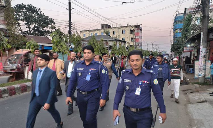 বরগুনা শহরে ফুটপাত দখলমুক্ত অভিযান