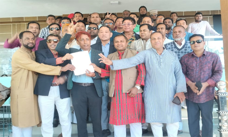 রাঙ্গামাটিতে বিএনপি প্রার্থী দীপেন দেওয়ানের পক্ষে মনোনয়নপত্র সংগ্রহ