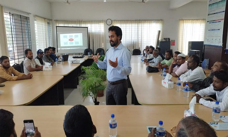 নির্মাণ শ্রমিকদের পেশাগত স্বাস্থ্য নিরাপত্তা নিশ্চিত করতে হবে : উপ মহাপরিদর্শক