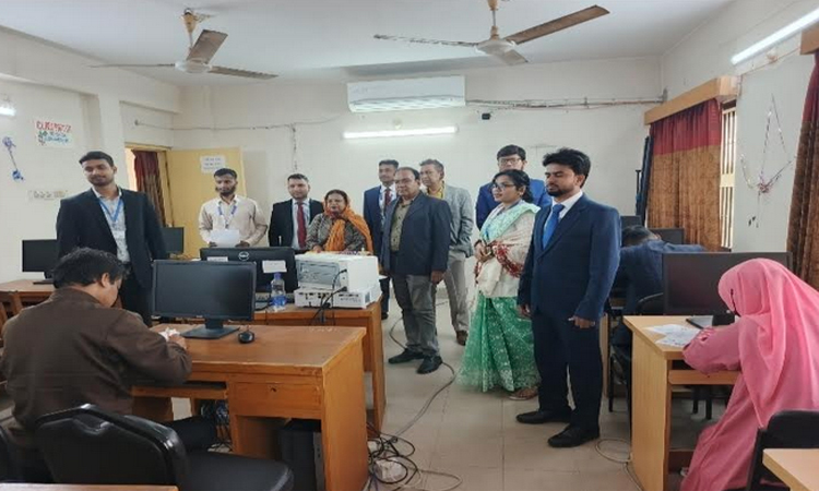 টাঙ্গাইলে ফ্রিল্যান্সিং প্রশিক্ষণ ভর্তি পরীক্ষা অনুষ্ঠিত