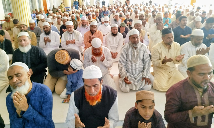 ওসমান হাদির রুহের মাগফিরাত কামনায় সিরাজগঞ্জে মসজিদে দোয়া