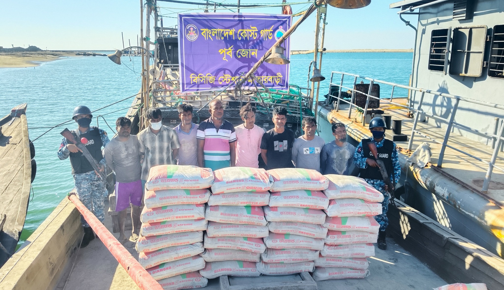 মিয়ানমারে পাচারকালে বিপুল পরিমাণ সিমেন্টসহ আটক ৮