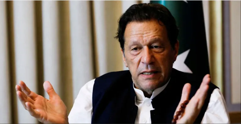 উপহার কেলেঙ্কারি মামলায় ইমরান খানকে ১৭ বছরের কারাদণ্ড