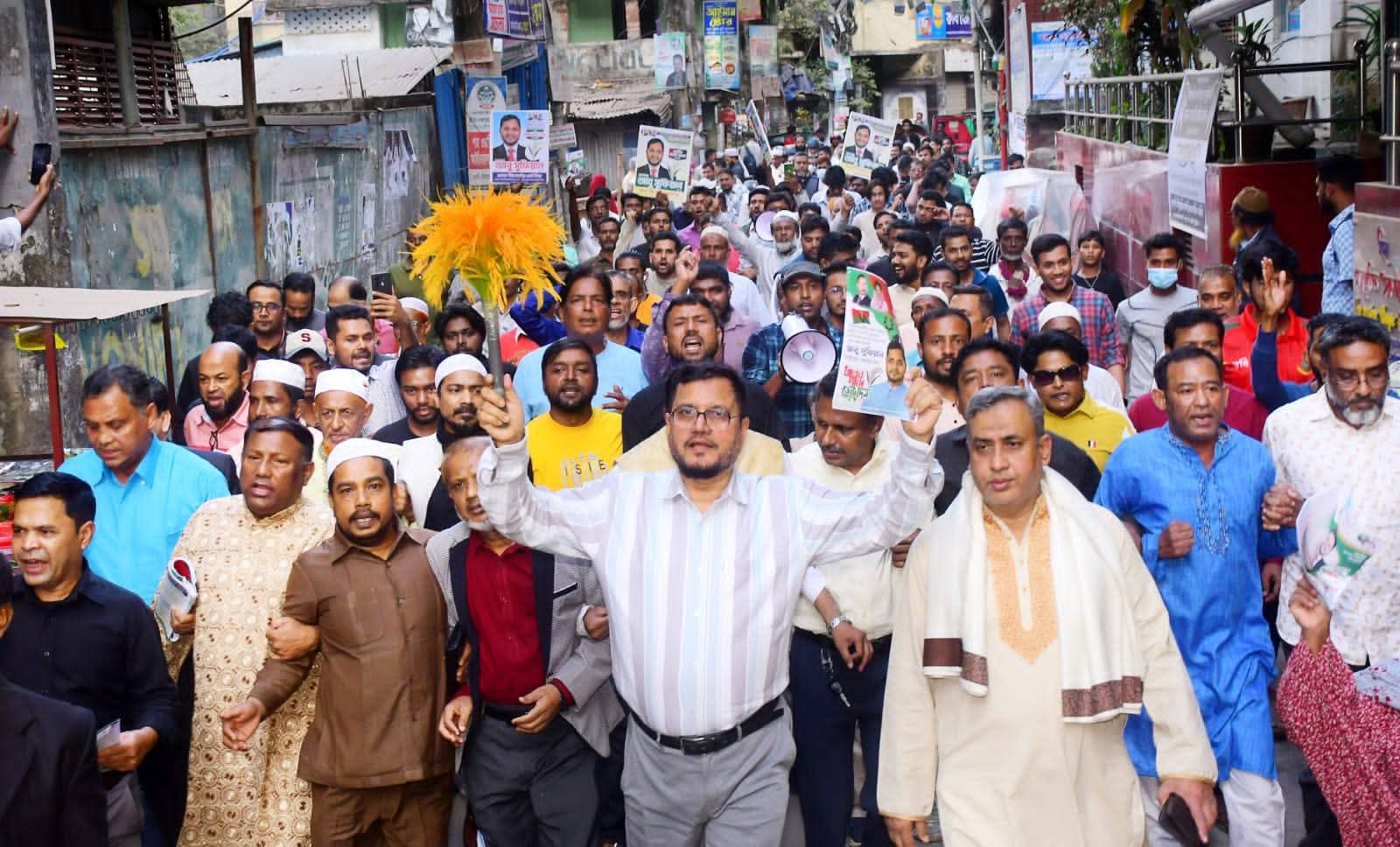 নির্বাচনী উচ্ছ্বাসে ভাসছে চট্টগ্রাম, ভোটারদের দ্বারে দ্বারে ছুটছেন প্রার্থীরা