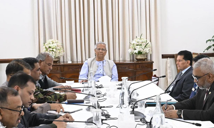 নির্বাচনের আগে যেকোনো মূল্যে আইনশৃঙ্খলা স্বাভাবিক রাখতে হবে: প্রধান উপদেষ্টা