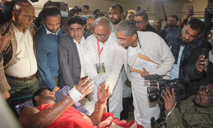 অগ্নিদগ্ধ বেলাল হোসেনের পরিবারের পাশে দাঁড়ালেন তারেক রহমান