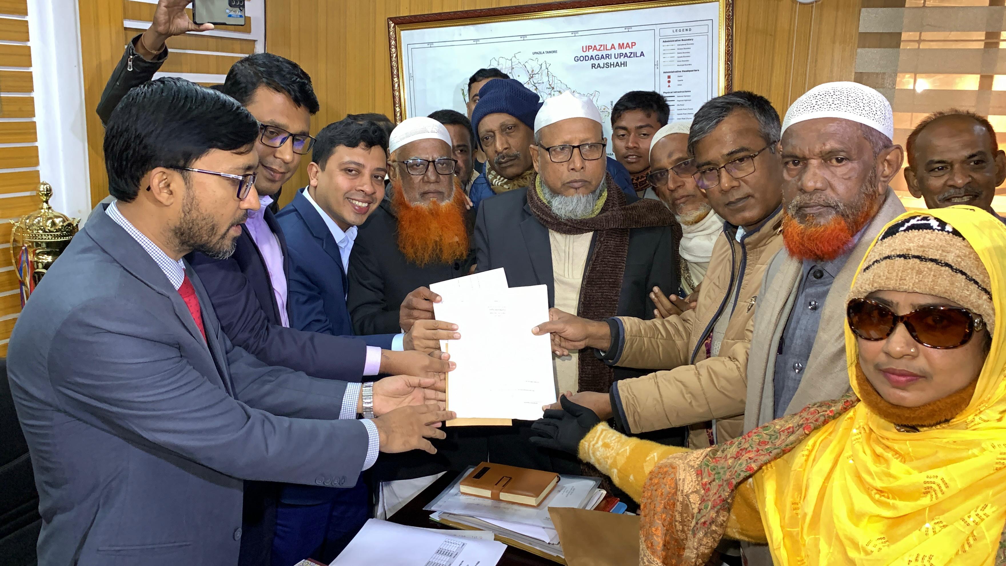 রাজশাহী-১ আসনে বিএনপি প্রার্থীর মনোনয়নপত্র উত্তোলন