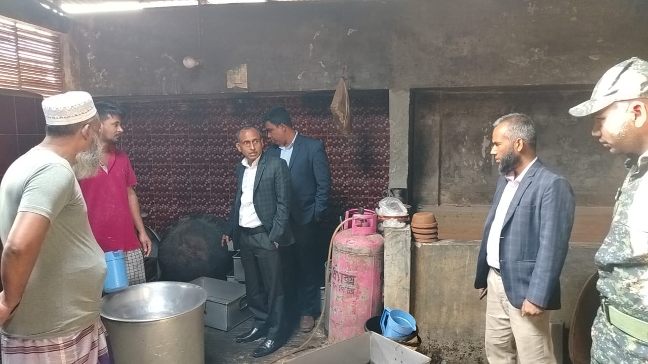 চাঁদপুরে খাবারে রাসায়নিক দ্রব্য ব্যবহারের অভিযোগে মালিককে জরিমানা