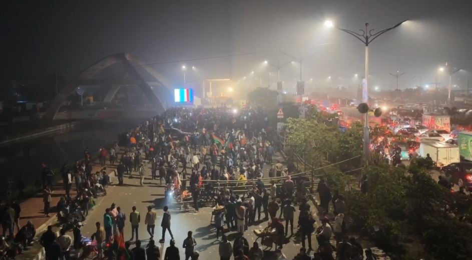 তারেক রহমানের প্রত্যাবর্তনকে ঘিরে সংবর্ধনাস্থল রাজধানীর ৩০০ ফিটে উচ্ছ্বসিত নেতাকর্মীরা