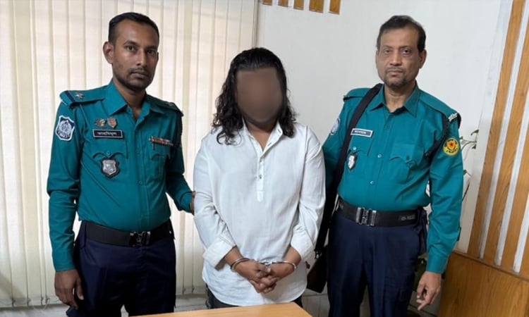 আগ্নেয়াস্ত্র, গুলি ও ককটেল তৈরির সরঞ্জামসহ একজন গ্রেফতার