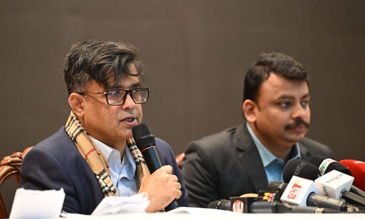 প্রধান উপদেষ্টার প্রেস সচিব শফিকুল আলম আজ বুধবার উপদেষ্টা পরিষদের সাপ্তাহিক বৈঠক শেষে ফরেন সার্ভিস একাডেমিতে সাংবাদিকদের ব্রিফিং করেন। ছবি : প্রধান উপদেষ্টার প্রেস উইং